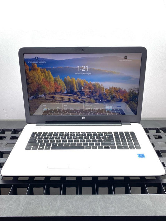 Laptop HP 17-x031ds 17.3" Pentium N3710 8GB RAM 256GB SSD  WINDOWS 11 HOME c/cargador