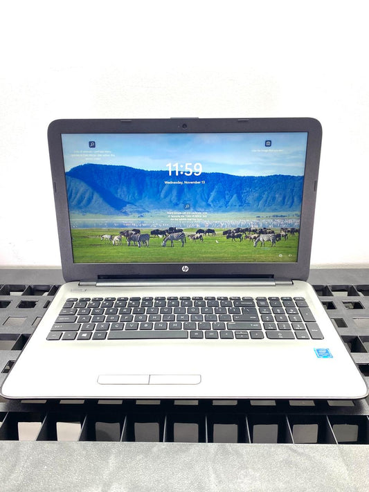 Laptop HP 15t-ay000 15.6" Pentium N3710 8GB RAM 240GB SSD  WINDOWS 11 HOME c/cargador