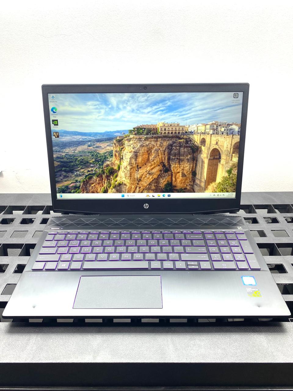Laptop HP 15t-cx000 15.6" 3840x2160 (4K) Core i7-8750H 16GB RAM DDR4 256GB NVMe SSD + 500GB HDD WINDOWS 11 PRO c/ cargador