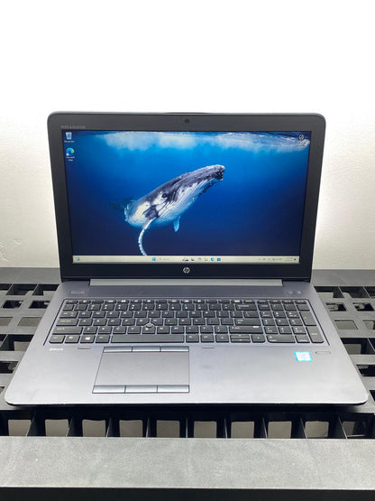 Laptop HP ZBook 15 G3 15.6" 1920x1080 (FHD) Core i7-6700HQ 32GB RAM DDR4 1TB SSD WINDOWS 11 PRO c/ cargador