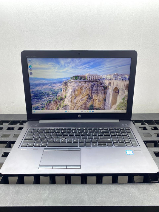 Laptop HP ZBook 15 G3 15.6" 1920x1080 (FHD) Core i7-6700HQ 32GB RAM DDR4 512GB SSD WINDOWS 11 PRO c/ cargador