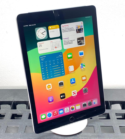 Apple iPad 6ta Generación 32GB SIM Libre 9.7" iOS 17 c/ Cargador Genérico