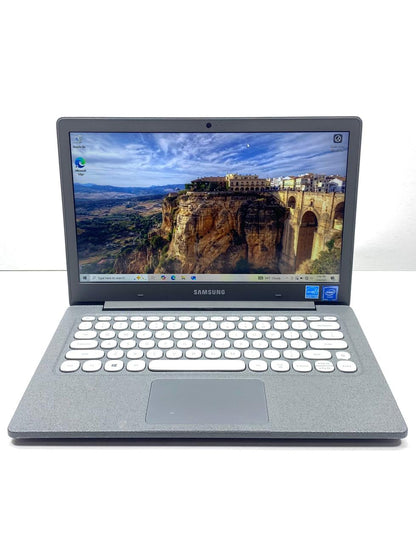 Laptop Samsung Notebook Flash NP530XBB 13.3" 1920x1080 (FHD) Celeron N4000 4GB RAM DDR4 64GB eMMC WINDOWS 10 HOME c/ cargador