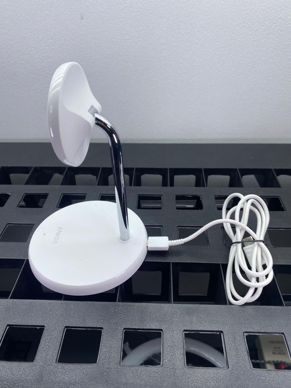 Cargador Inalámbrico Anker 10W USB-C para iPhone con Tecnología MagSafe