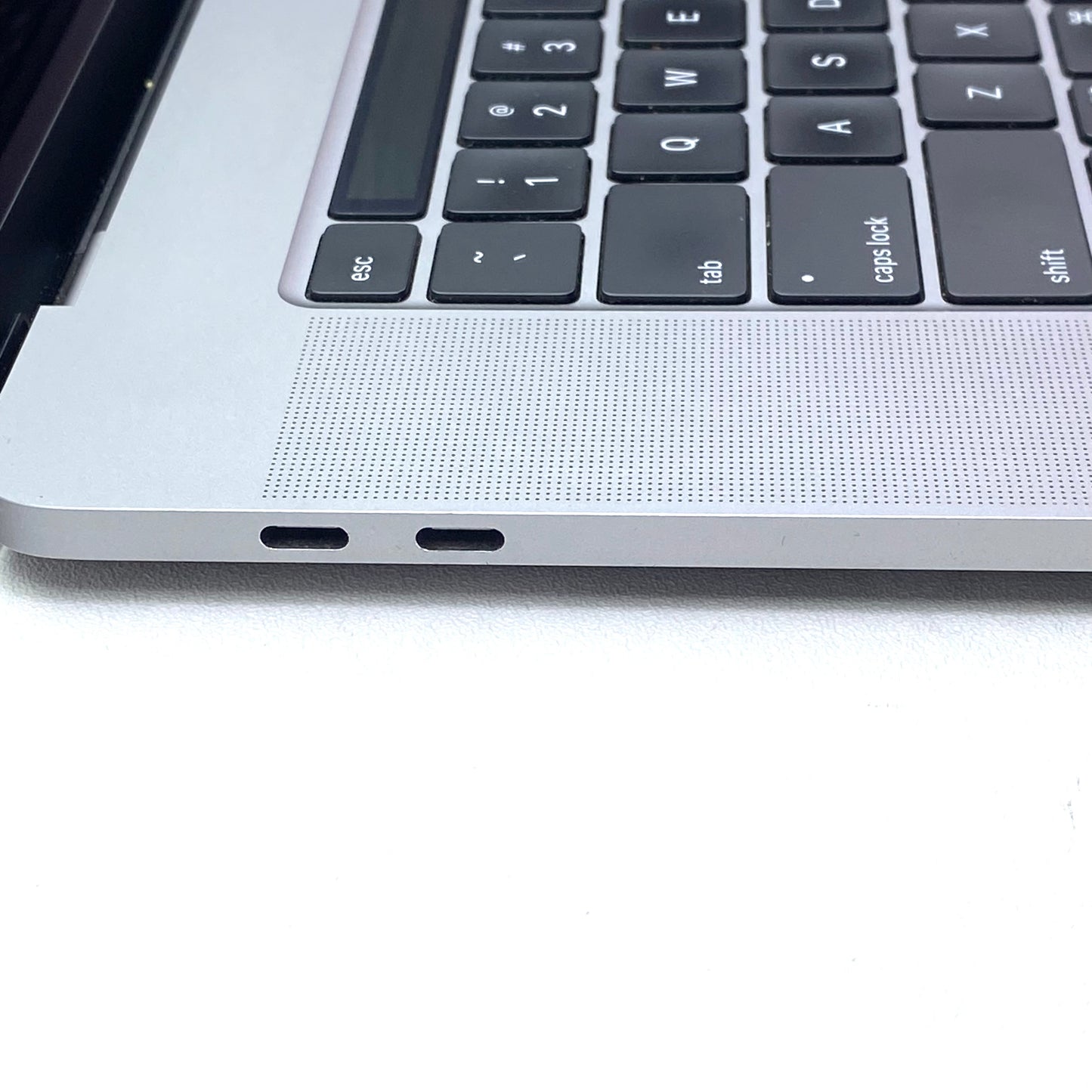 Laptop Apple MacBook Pro 2019 16" 3072x1920 Core i9-9880H 16GB RAM 1TB SSD macOS Sequoia c/ cargador