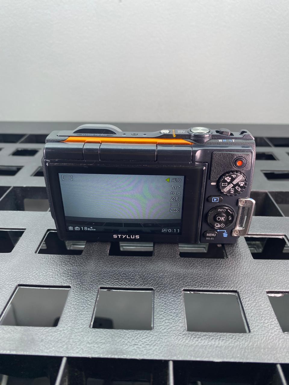 OM System Olympus TG-860 Cámara Digital Resistente al Agua con LCD de 3 Pulgadas