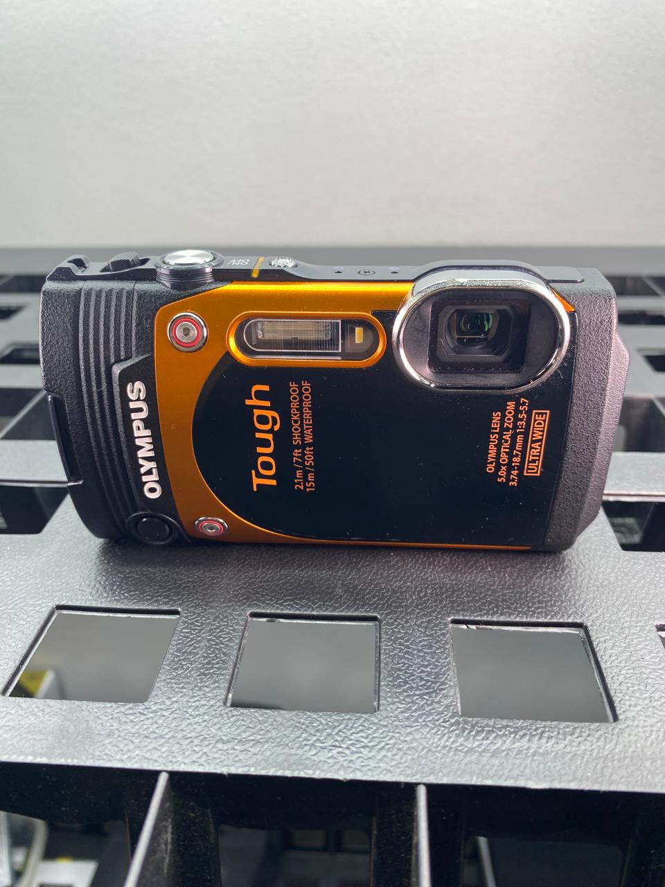 OM System Olympus TG-860 Cámara Digital Resistente al Agua con LCD de 3 Pulgadas
