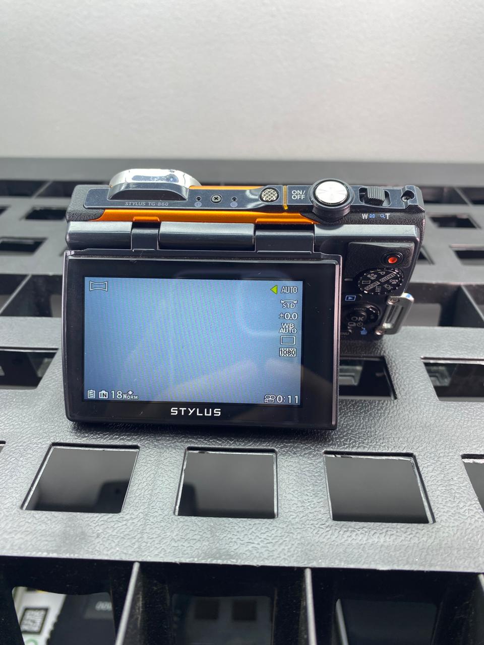 OM System Olympus TG-860 Cámara Digital Resistente al Agua con LCD de 3 Pulgadas