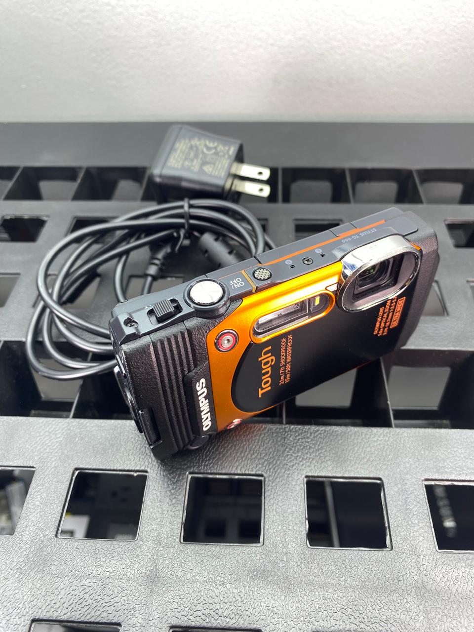 OM System Olympus TG-860 Cámara Digital Resistente al Agua con LCD de 3 Pulgadas